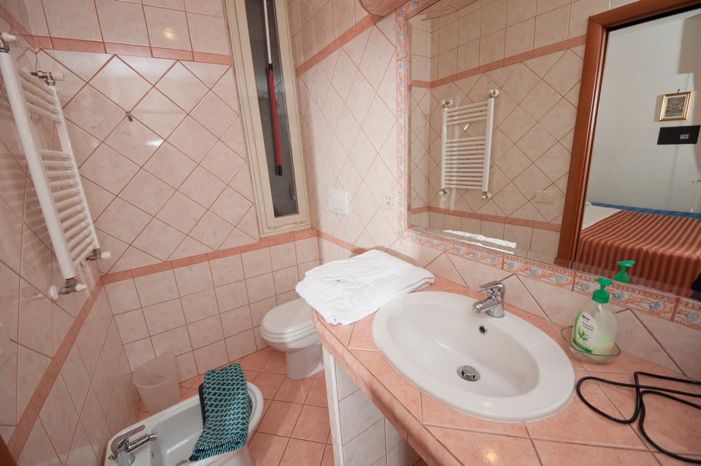 רומא Suites Oliveri Viale Marconi מראה חיצוני תמונה